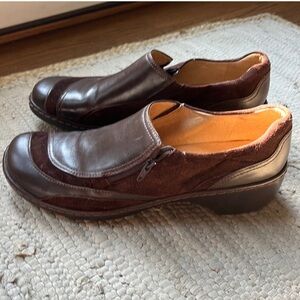 Clarks Brown Leather Slip-On Loafers Timeless Design-NWOB